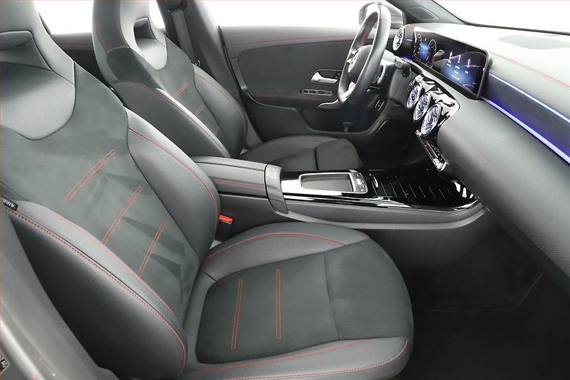 Mercedes-Benz CLA (2025) 200 - fotka 7 z 20
