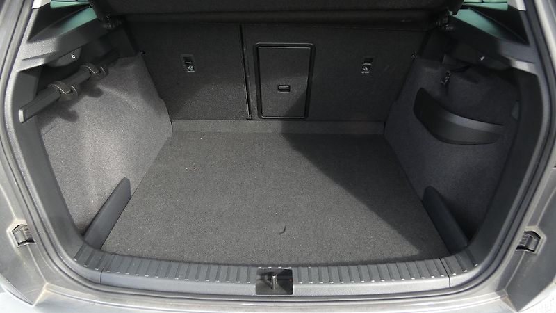 Škoda Karoq 1,5 TSI Ambition DSG - fotka 20 z 21