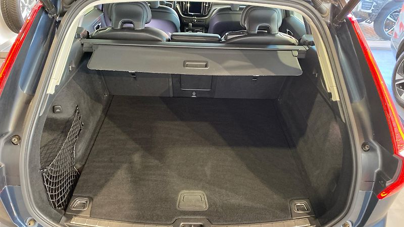 Volvo XC60 MOMENTUM PRO, B4 AWD, 145+10 k - fotka 11 z 26
