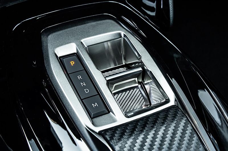 Peugeot 2008 (2026) 1,2 ALLURE Hybrid 110 e-DCS6 - fotka 16 z 19