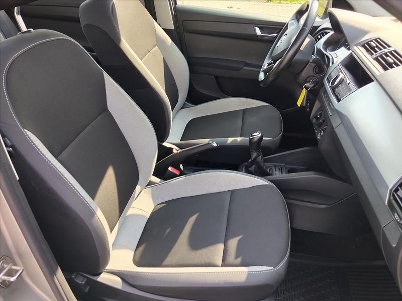 Škoda Fabia 1,0 1.0 TSI 70kW Ambiente - fotka 14 z 23