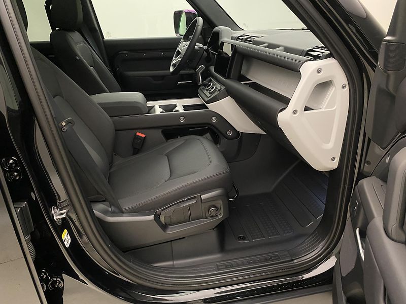 Land Rover Defender 110 D200 S AWD AUT CZ - fotka 23 z 46