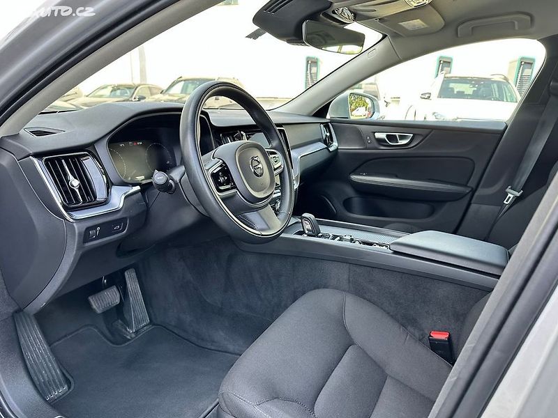 Volvo V60 CC/B4/AWD/NezT/TZ/H&K/Skladem - fotka 14 z 17