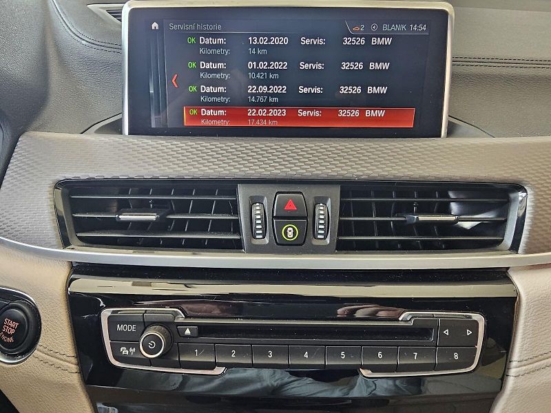 BMW X2 xDrive20i - fotka 23 z 24