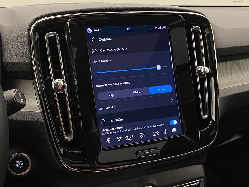 Volvo XC40 B4 DARK ULTRA AUT CZ - fotka 47 z 56