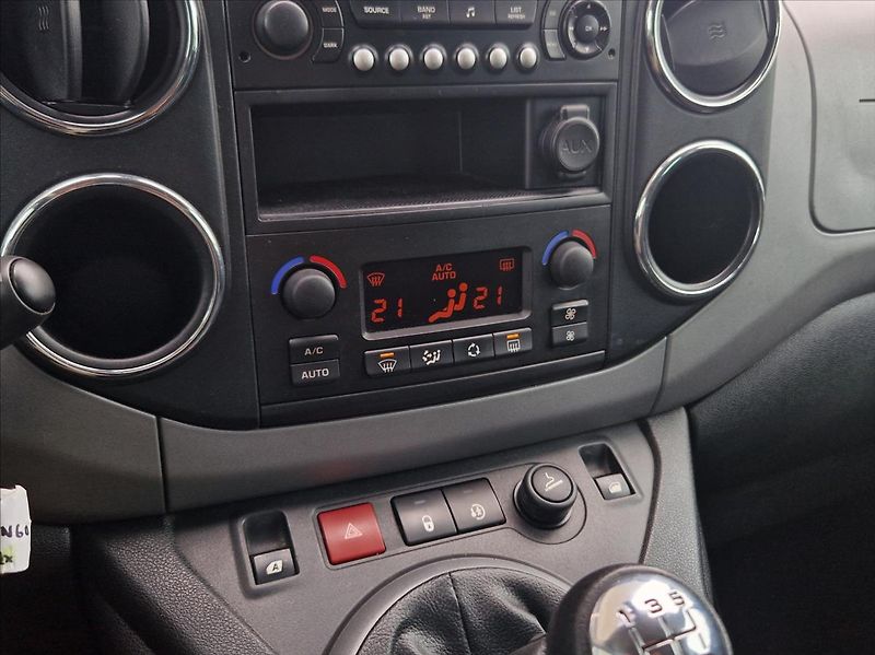 Citroën Berlingo 1,6 HDi 88kW MULTISPACE AUTOAC - fotka 26 z 30