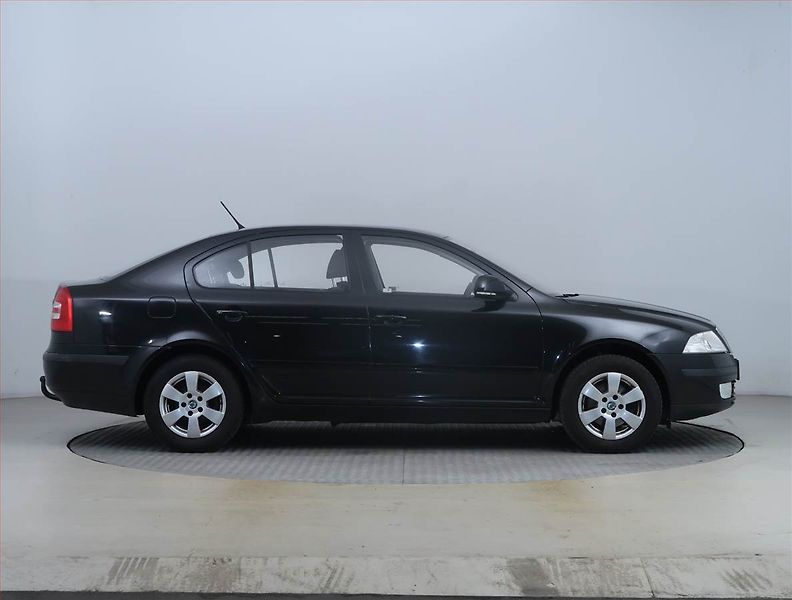 Škoda Octavia (2011) 1.6, Serv.kniha - fotka 6 z 14