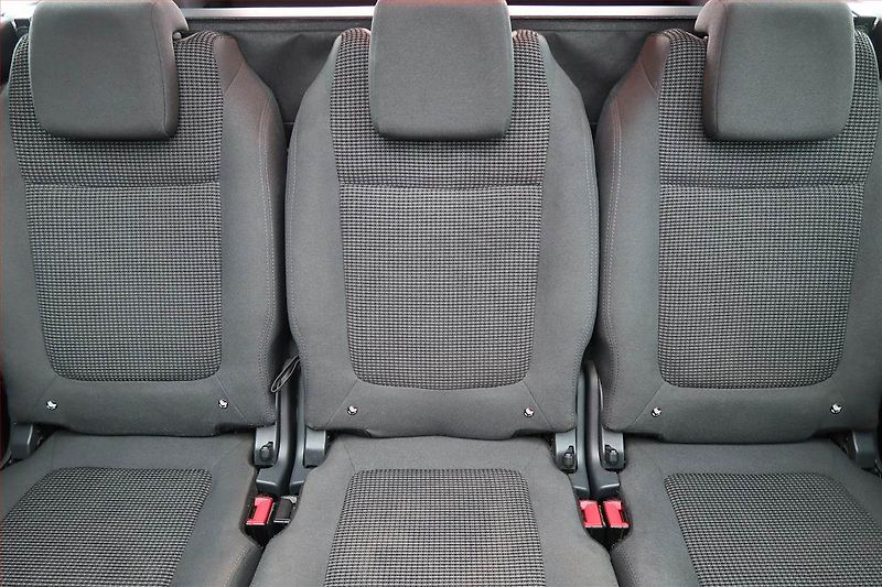 Peugeot 5008 (2012) 2.0 BlueHDi, Tempomat - fotka 10 z 17