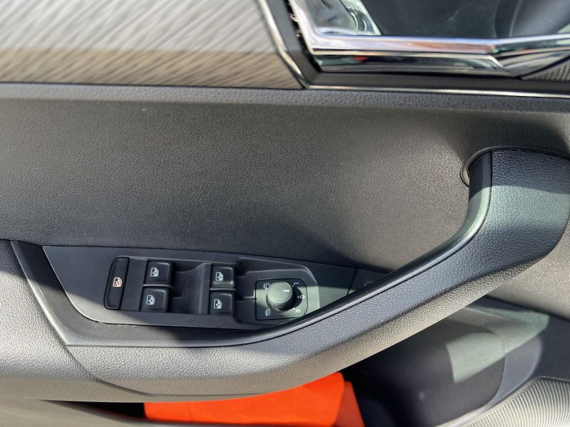 Škoda Karoq (2022) 2,0 TDi 110kW STYLE 4x4 DSG - fotka 28 z 39