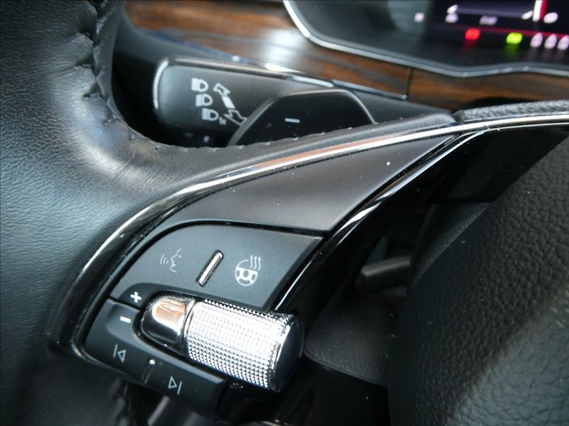 Škoda Superb 2,0 TDi 147kW SCOUT,DSG,4x4,DP - fotka 32 z 49