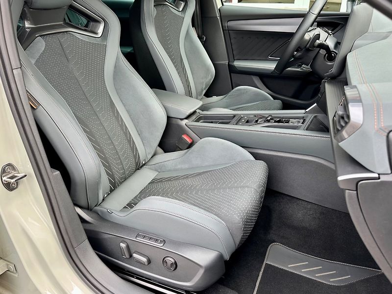 Cupra Leon (2025) VZ 2.0TSI 245kW EXTREME - fotka 26 z 38