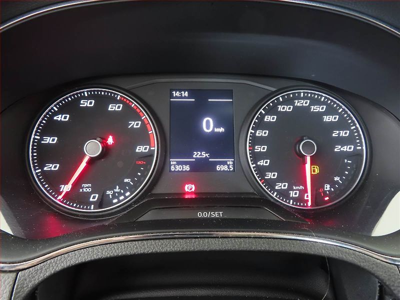 Seat Arona (2018) 1.0 TSI, Tempomat - fotka 11 z 15