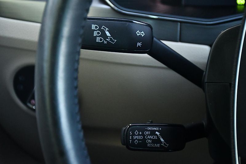 Škoda Superb 2.0TDi147kW STYL DSG 4X4 ČR 1M - fotka 25 z 42