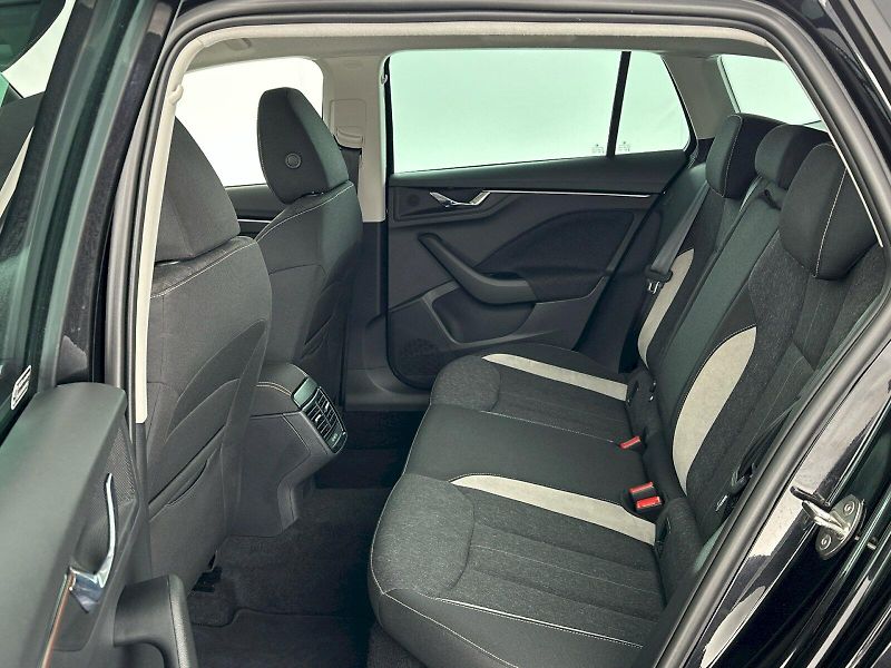 Škoda Scala (2025) 1.0TSI 85kW Top Selection - fotka 8 z 31