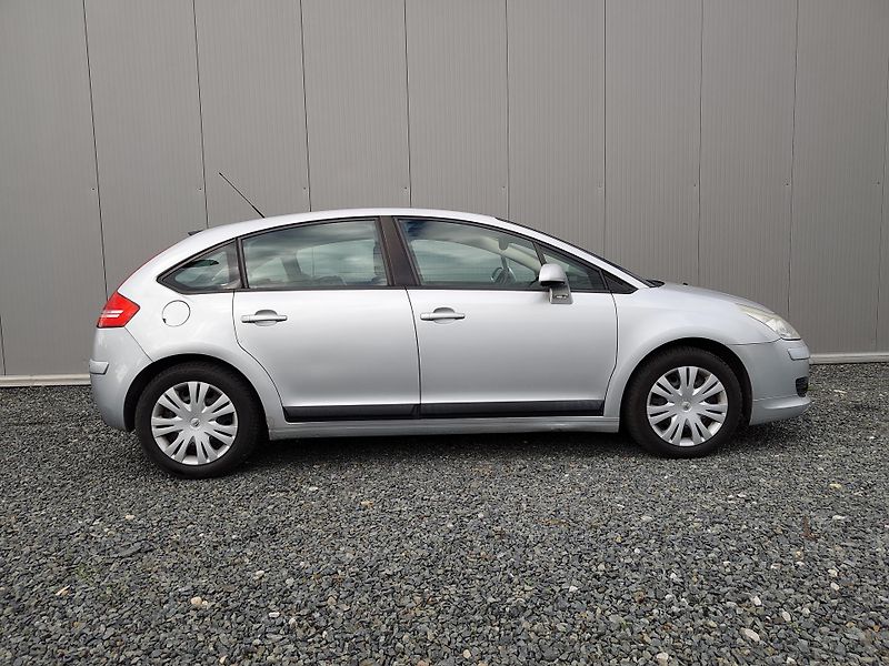 Citroën C4 2,0i 103KW - fotka 7 z 17