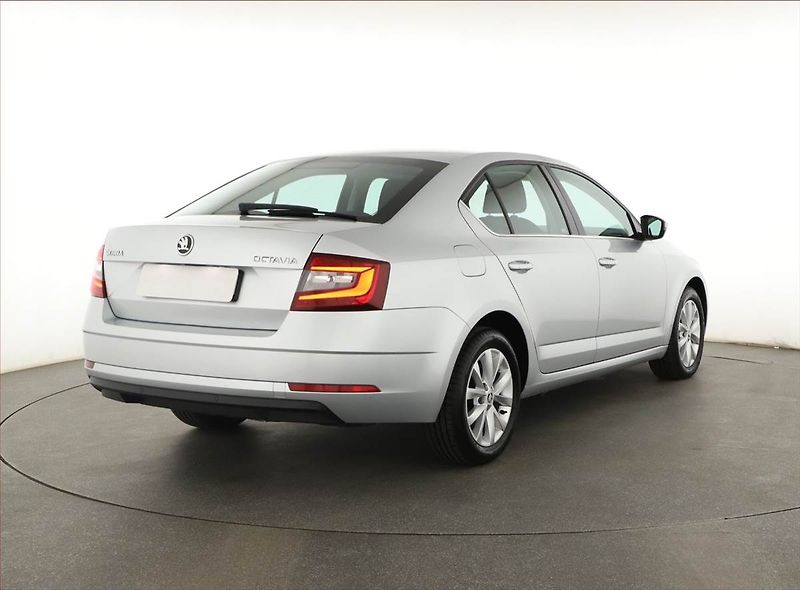 Škoda Octavia (2018) Style 1.6 TDI, ČR,1.maj - fotka 5 z 14