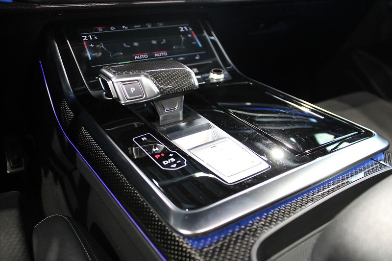 Audi Q7 50 TDi quattro Competition Plu - fotka 29 z 39