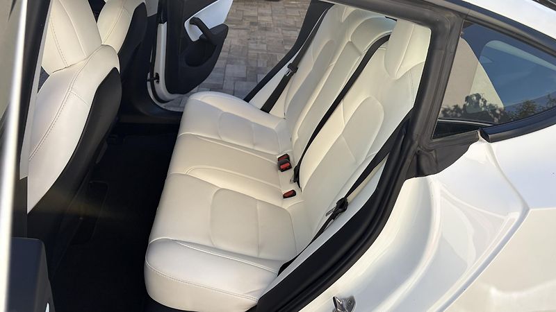 Tesla Model 3 (2021) LR, SOH 89%, bily int. - fotka 9 z 15
