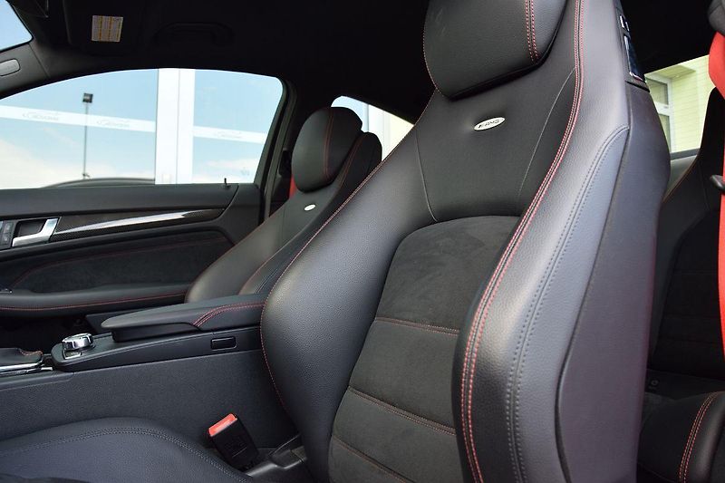Mercedes-Benz Třídy C 63AMG BLACK-SERIES*6tKM!RARITA - fotka 16 z 43