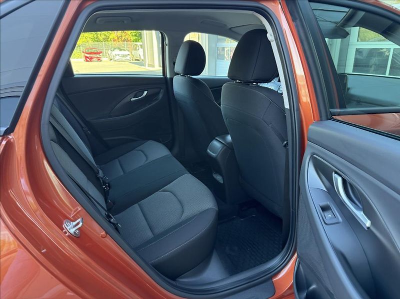 Hyundai i30 1,5 DPi  HB FL Family Climate - fotka 13 z 25