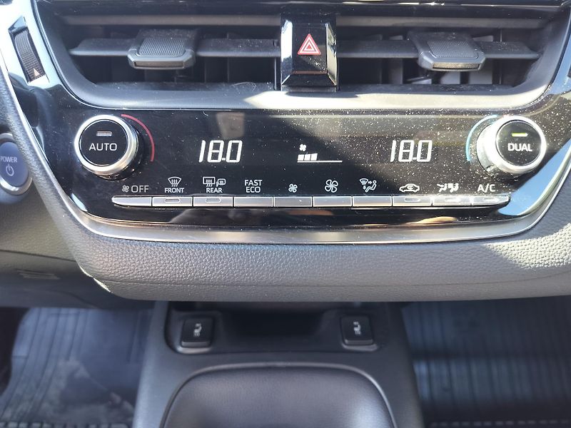 Toyota Corolla Touring 1.8 Hybrid Business - fotka 18 z 26