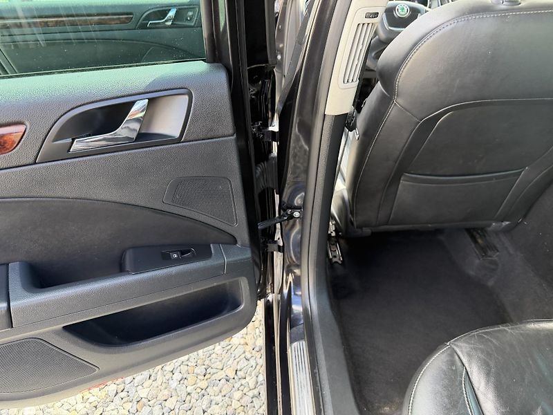 Škoda Superb 2.0TDi 170PS 6R 4x4 0% KOROZE! - fotka 106 z 157