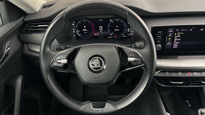 Škoda Octavia 2.0 TDI Ambition Combi - fotka 9 z 24