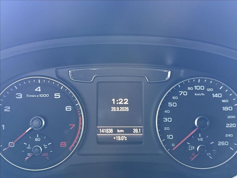 Audi Q3 1,4   TSI 110kW,SERVISKA,TAŽNE - fotka 11 z 24