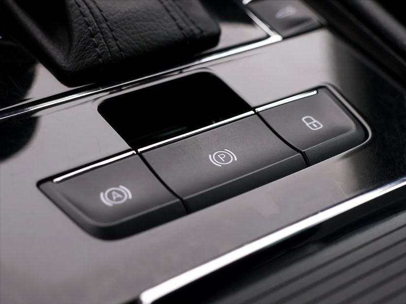 Škoda Superb 2,0 TDI 140kW DSG 4x4 CZ - fotka 23 z 31