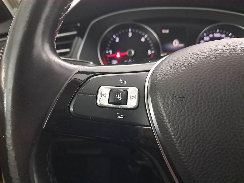 Volkswagen Passat (2016) Highline 2.0 TDI, Kůže, Navi - fotka 18 z 23