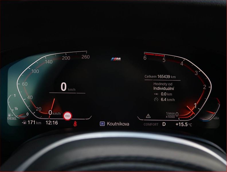 BMW Řada 5 (2020) M Sport 530d - fotka 11 z 27