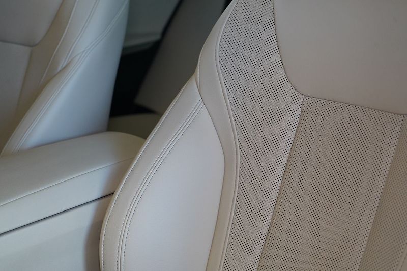 BMW Řada 3 330d xDrive Touring, Pano, HUD - fotka 20 z 42