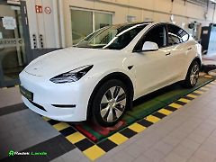 Tesla Model Y (2023) AWD Berlín | Dual Motor, AMD - fotografie inzerátu