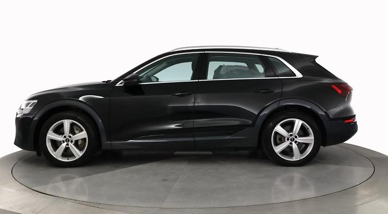 Audi Q8 e-tron 55 Q Kamera Tažné LED Vzduch - fotka 9 z 27