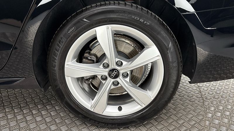 Audi A4 2.0 35TFSI S Tronic Avant - fotka 19 z 26