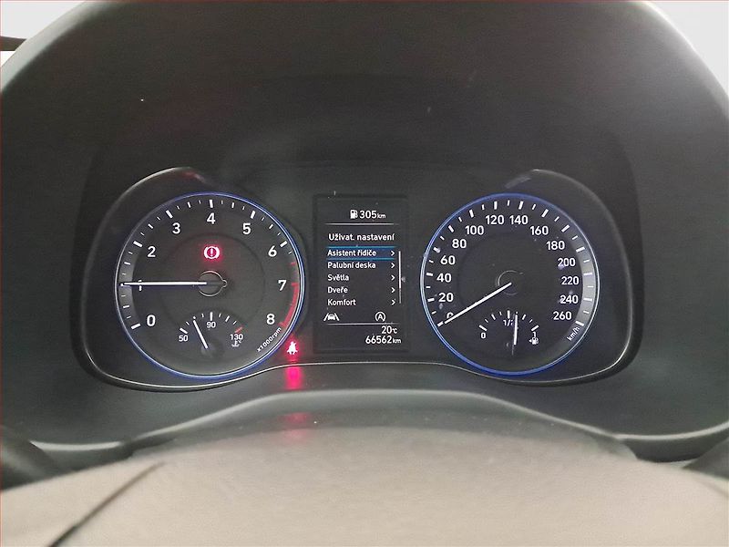 Hyundai Kona (2023) Comfort 1.0 T-GDI, ČR,1.maj - fotka 11 z 17
