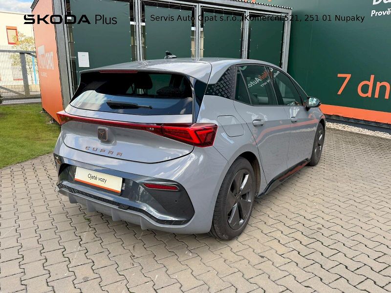 Cupra Born (2023) 150kW / 62kWh Electric - fotka 2 z 23