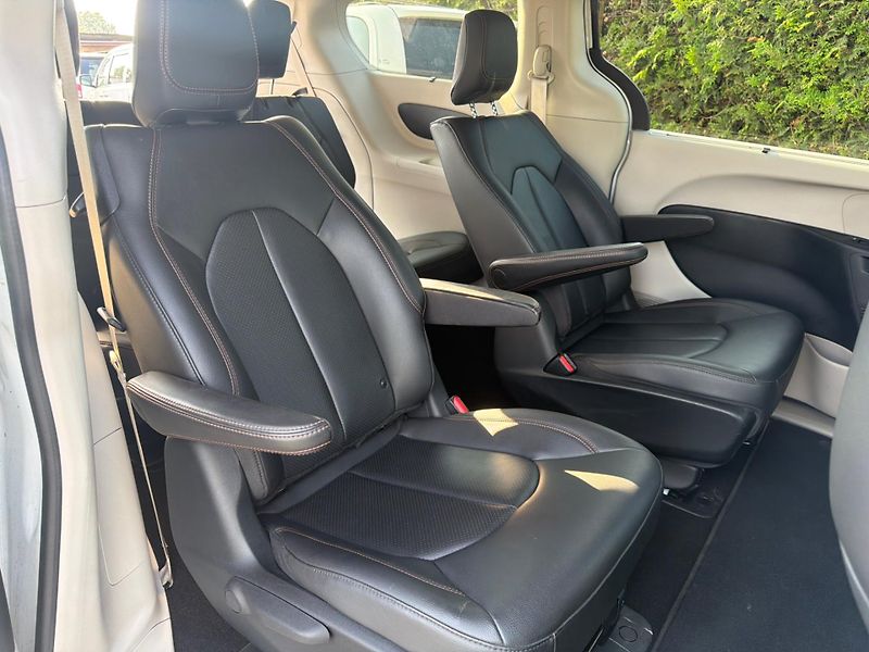 Chrysler Pacifica (2019)  3,6 L DVD Hybrid Plug In 2019 - fotka 9 z 20