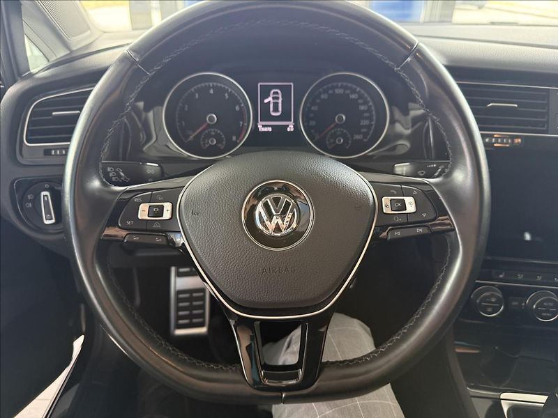 Volkswagen Golf 1,5   TSI 110kW,SOUND,SERVISKA - fotka 14 z 27