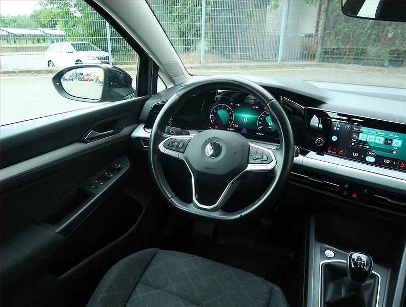 Volkswagen Golf (2021) Life 1.5 TSI, ČR,1.maj - fotka 7 z 22