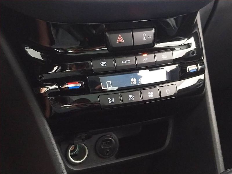 Peugeot 208 (2016) 1.2 PureTech, Navi, Tempomat - fotka 17 z 19