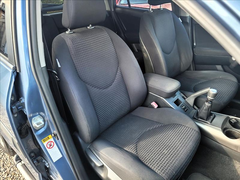 Toyota RAV4 2,2 D4-D,4x4,klima,alu, - fotka 11 z 35