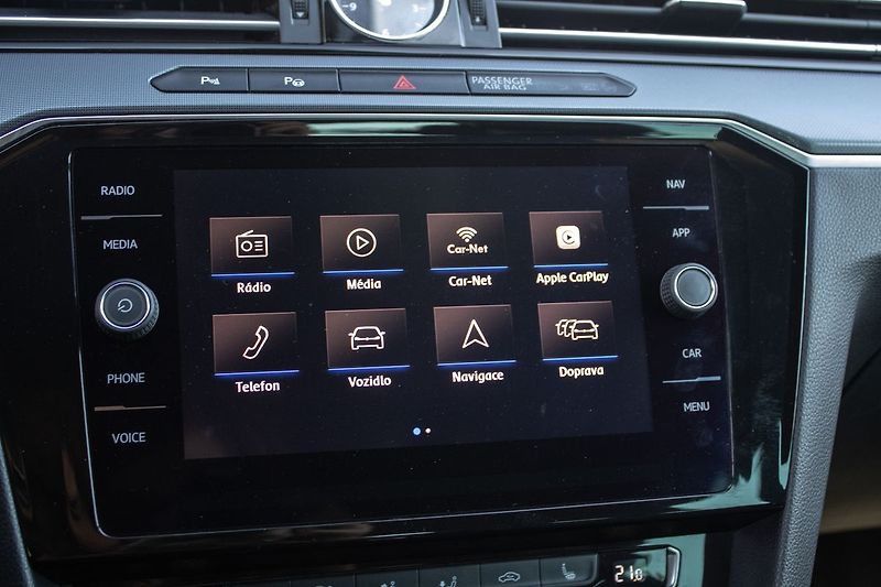 Volkswagen Passat 2.0 TDI DSG R-Line / 110kW / A - fotka 15 z 23