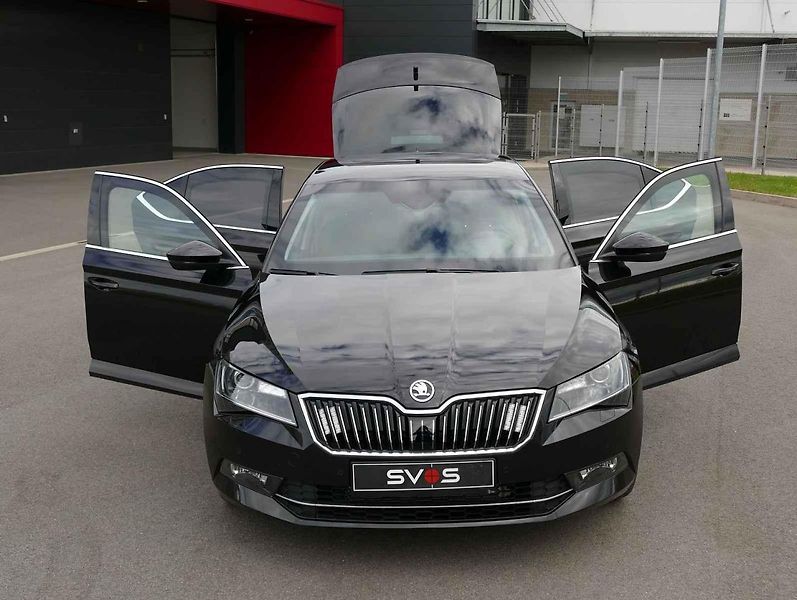Pancéřovaná Škoda Superb od firmy SVOS