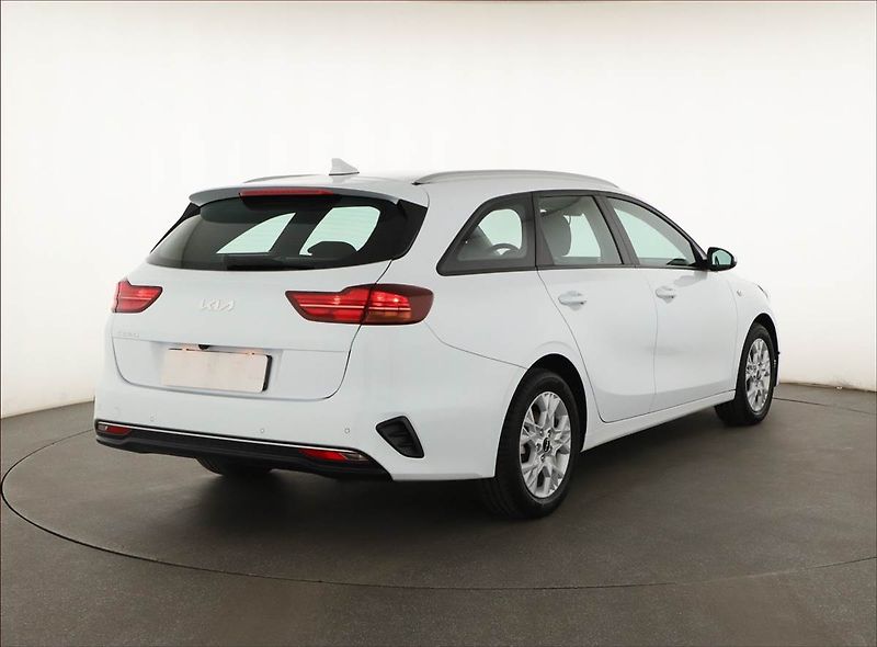 Kia Ceed (2023) Spin 1.5 T-GDI, ČR,1.maj - fotka 5 z 19