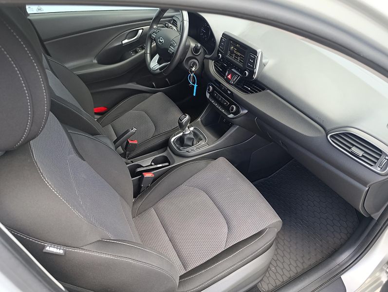 Hyundai i30 1.6CRDI 81kW ČR 1.MAJ DPH - fotka 19 z 32