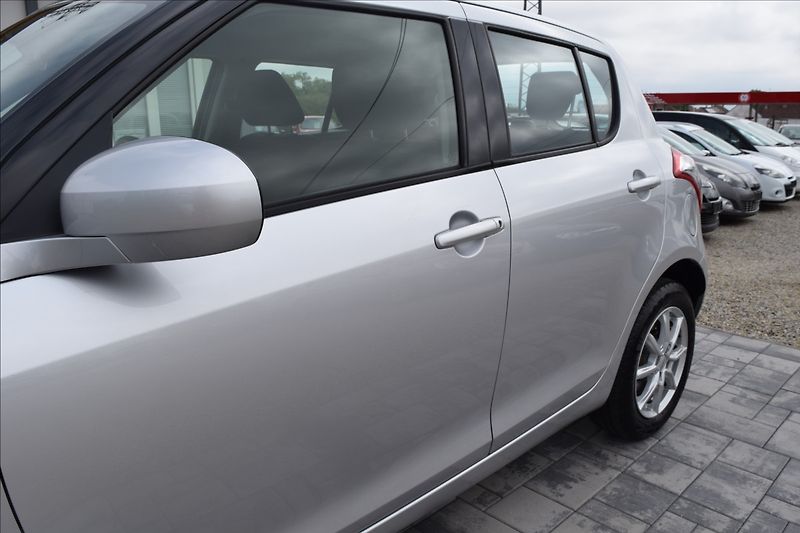 Suzuki Swift 1,2 i 69KW 4X4 ALU KLIMA - fotka 8 z 46