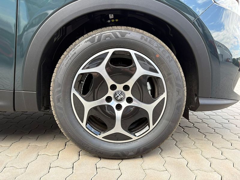 Alfa Romeo Tonale (2026) 1.6 JTDm 130 TCT6 - fotka 9 z 15