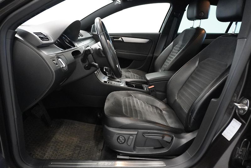 Volkswagen Passat (2012) 3.6 FSi 4x4 DSG ALCANTARA - fotka 11 z 29