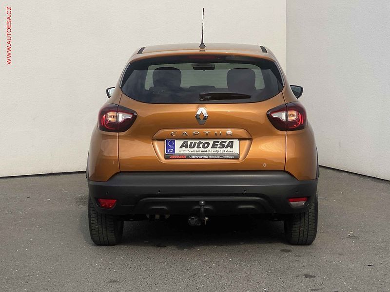 Renault Captur (2019) 1.3 TCe, ČR, Navi, AC, TZ - fotka 5 z 16